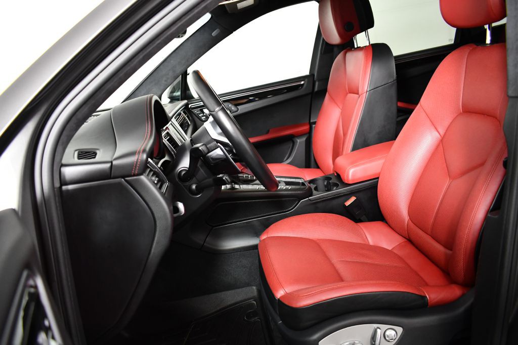 2016 Porsche Macan Image 22