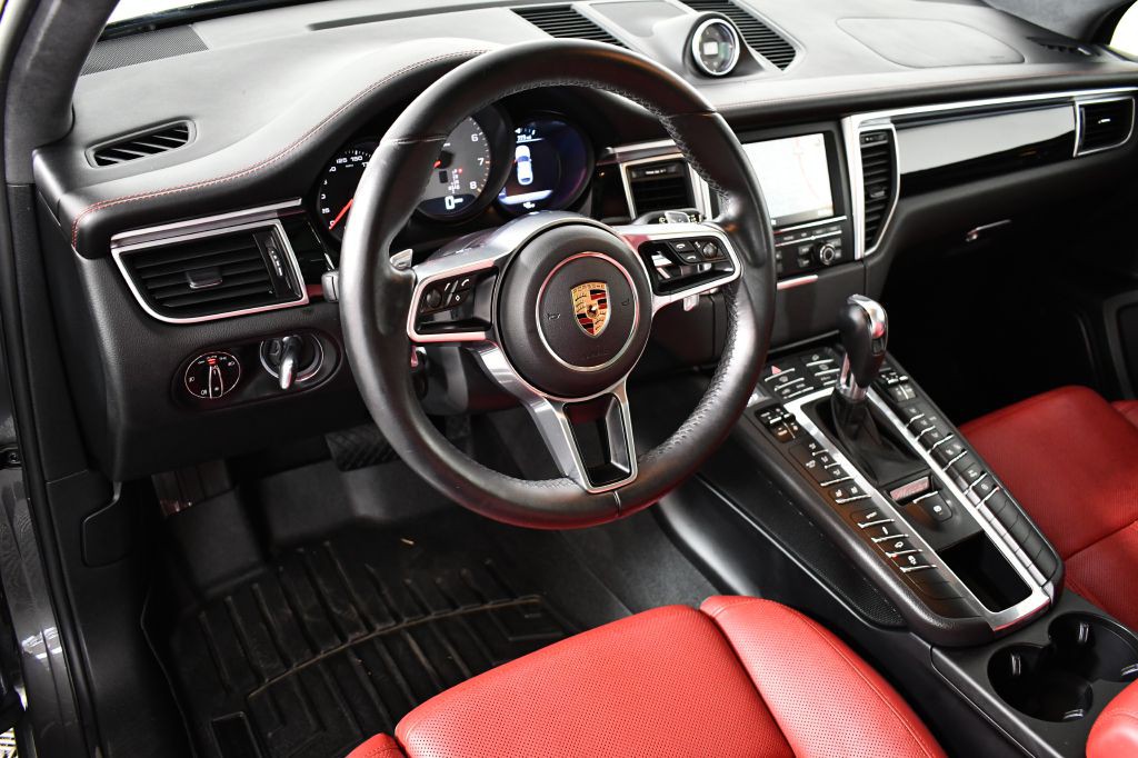 2016 Porsche Macan Image 23