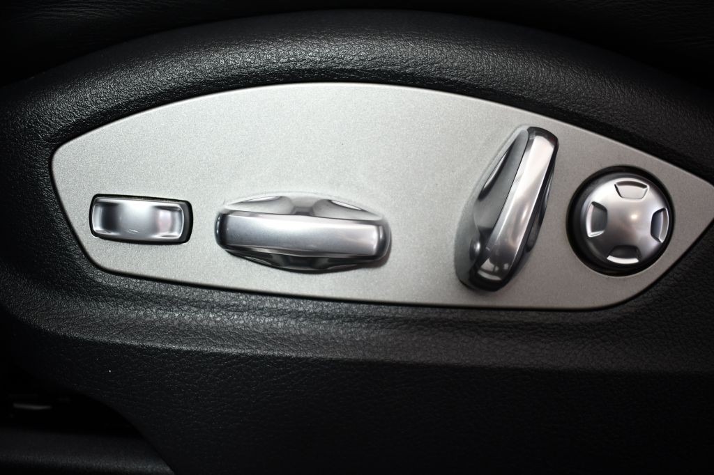 2016 Porsche Macan Image 30