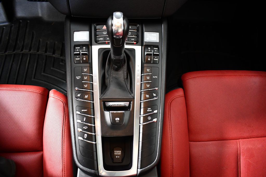 2016 Porsche Macan Image 37
