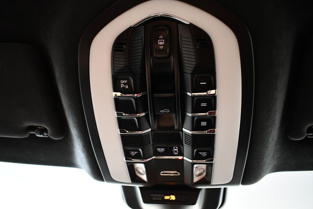 2016 Porsche Macan Image 41