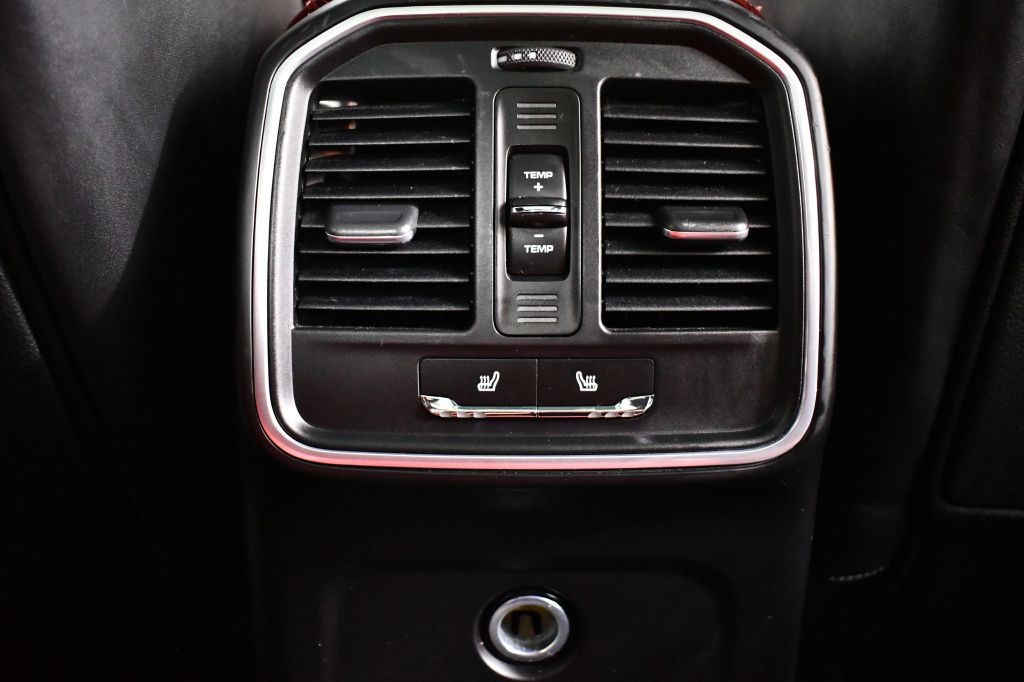 2016 Porsche Macan Image 43