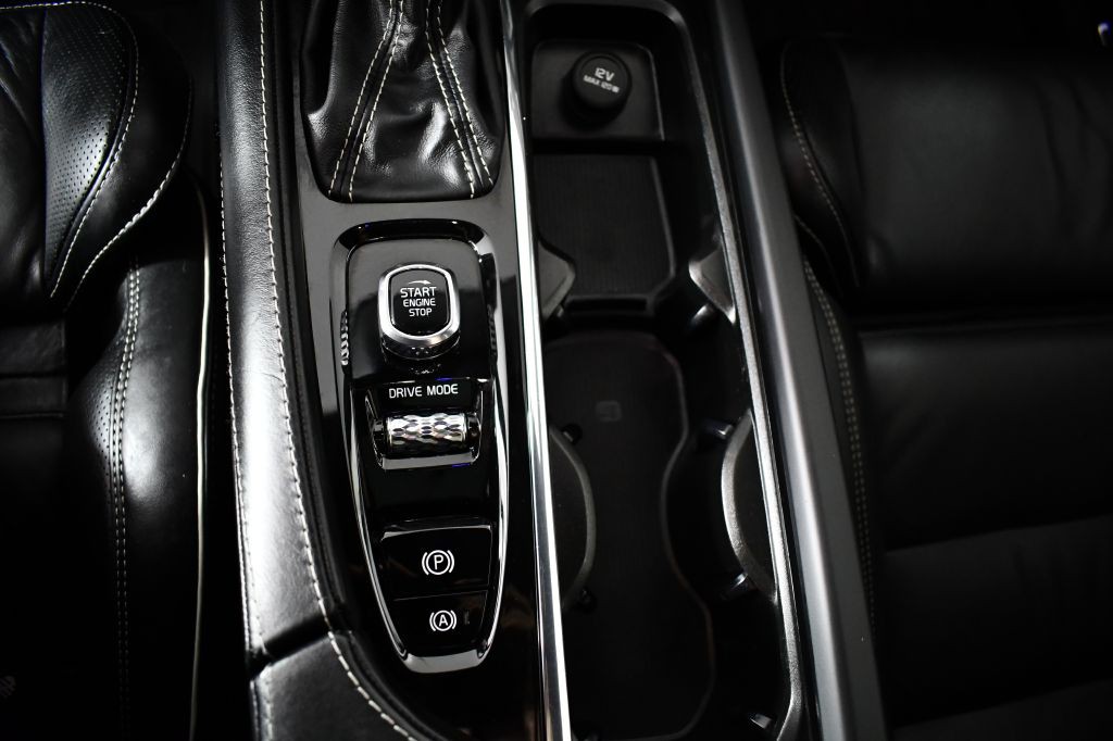 2020 Volvo XC90 Image 32