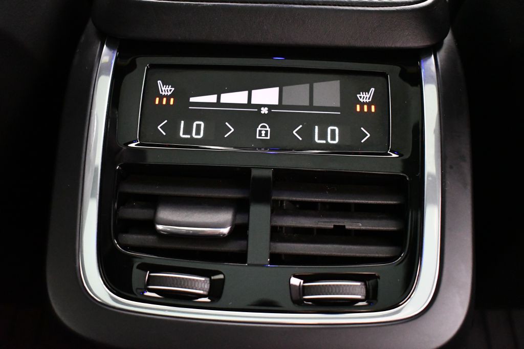 2020 Volvo XC90 Image 39