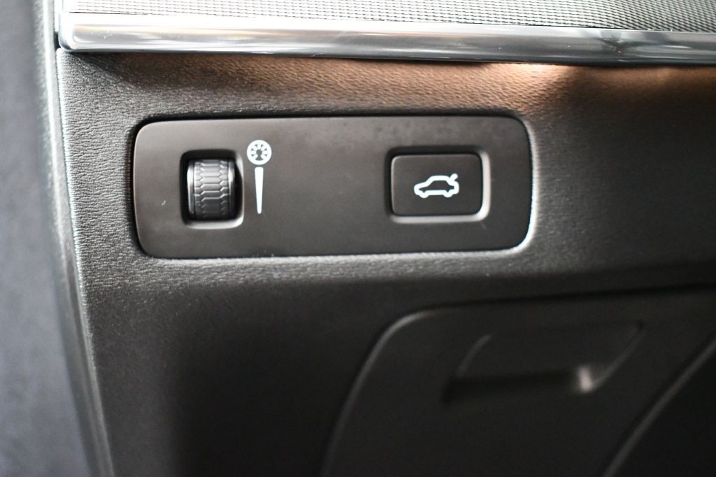 2020 Volvo XC90 Image 40