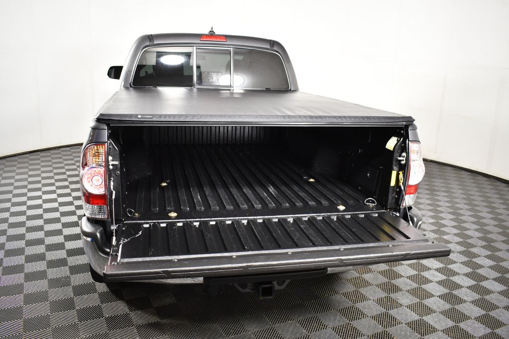 2015 Toyota Tacoma Image 11