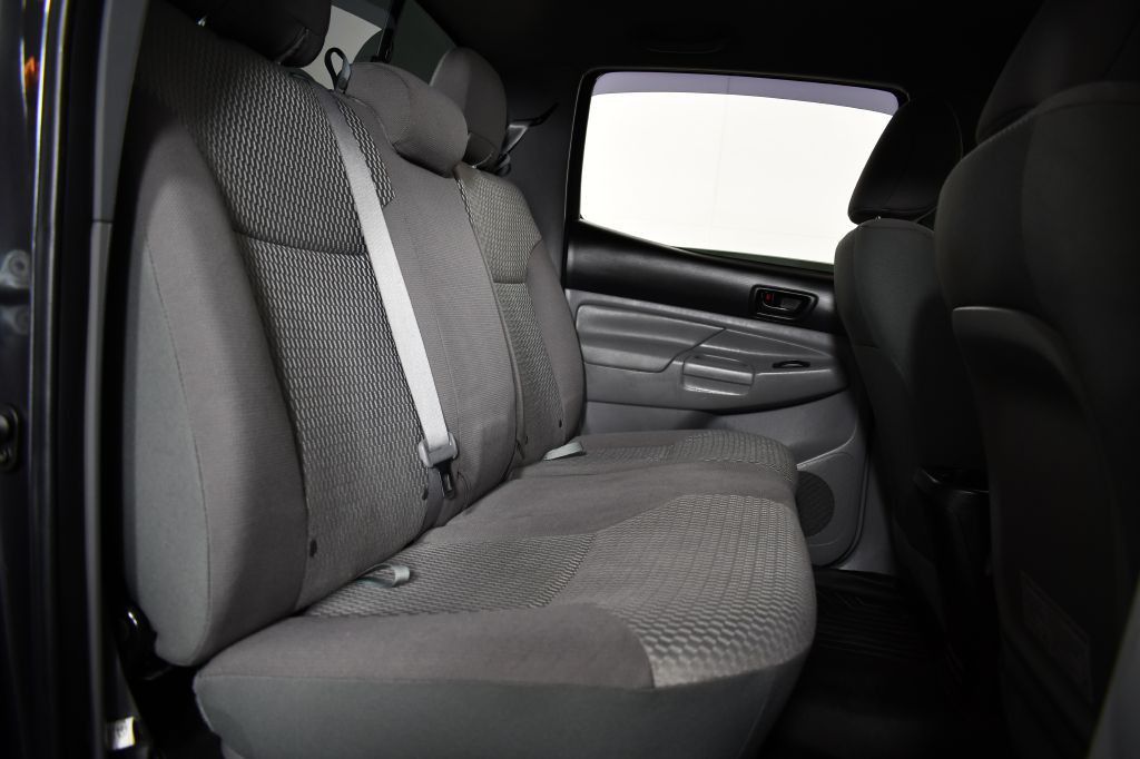 2015 Toyota Tacoma Image 14