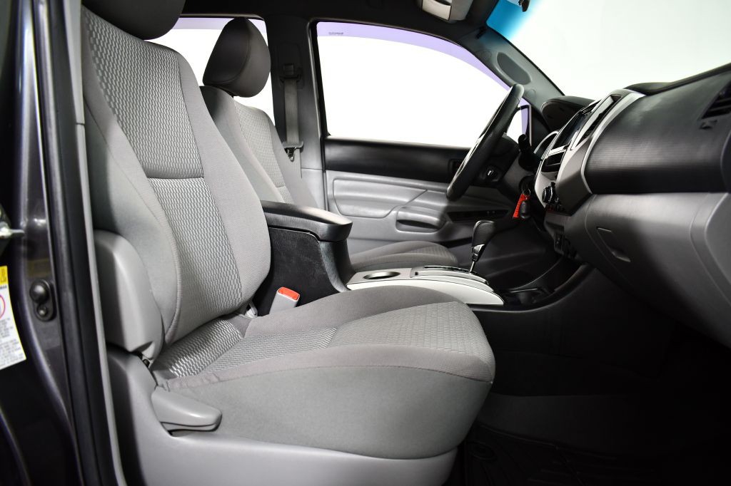 2015 Toyota Tacoma Image 15