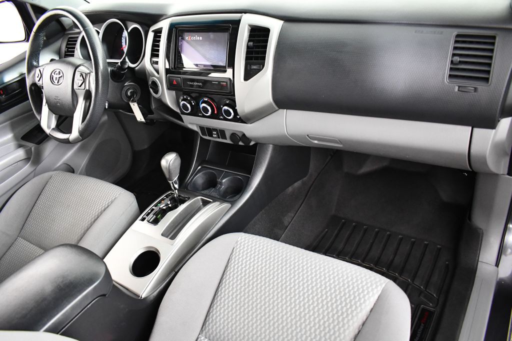 2015 Toyota Tacoma Image 16