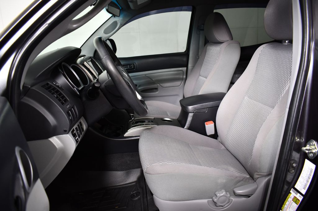 2015 Toyota Tacoma Image 17