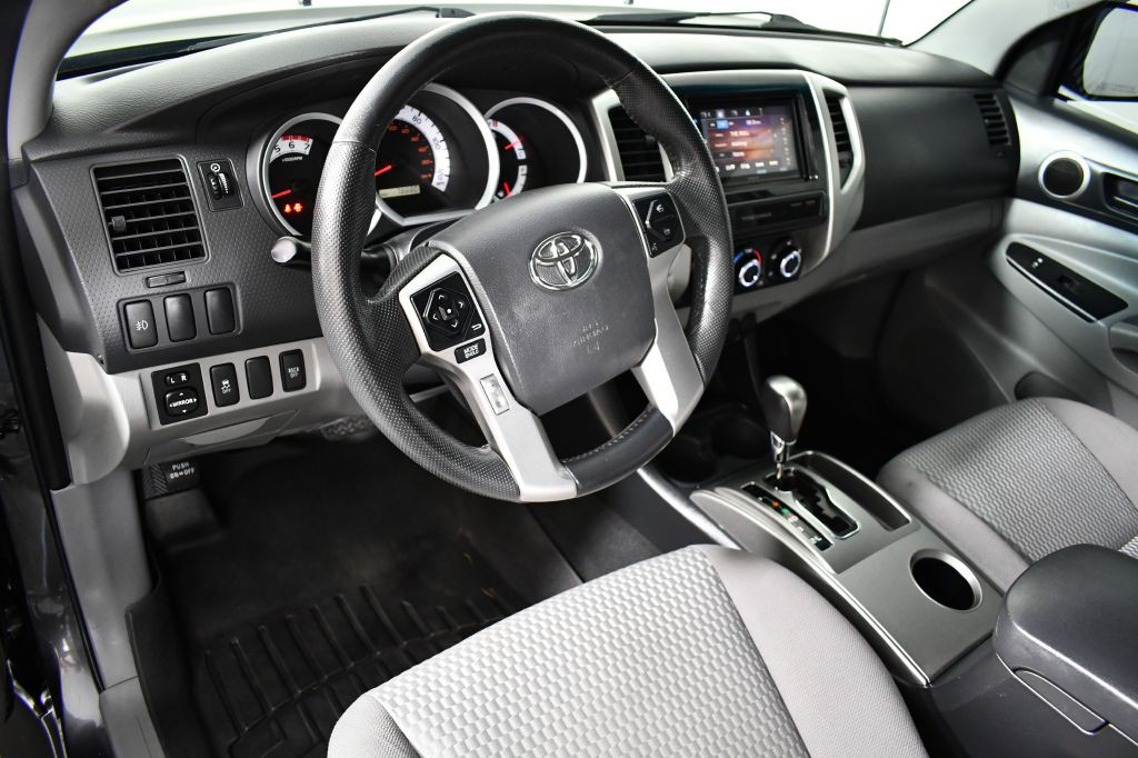 2015 Toyota Tacoma Image 18