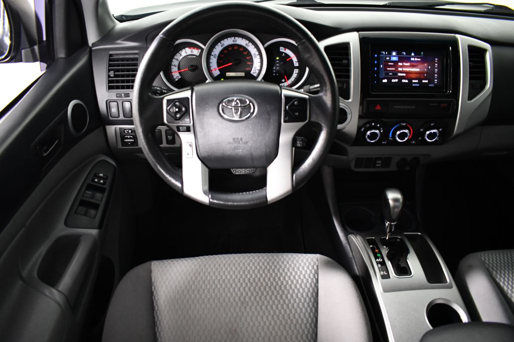 2015 Toyota Tacoma Image 19