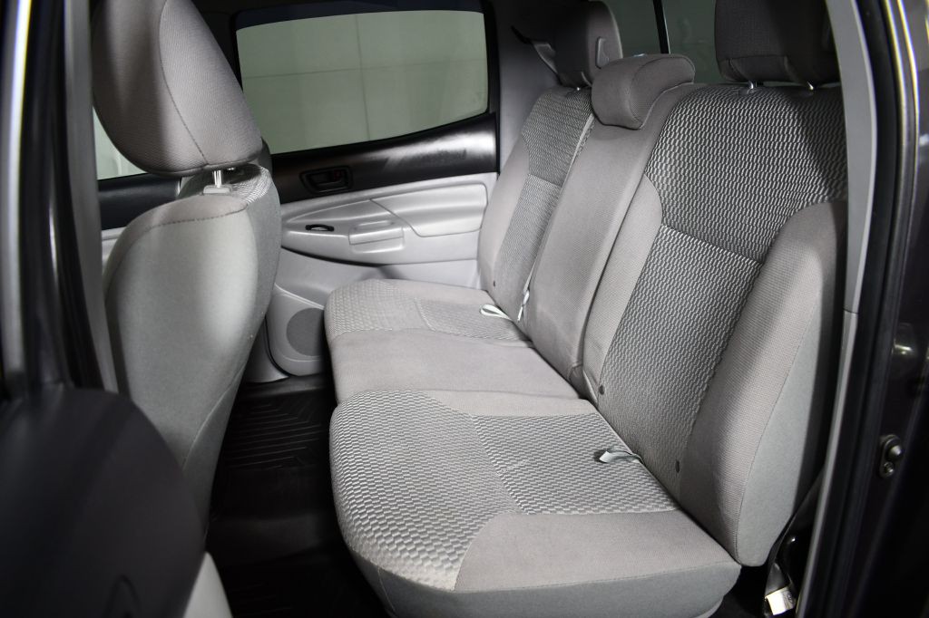 2015 Toyota Tacoma Image 20