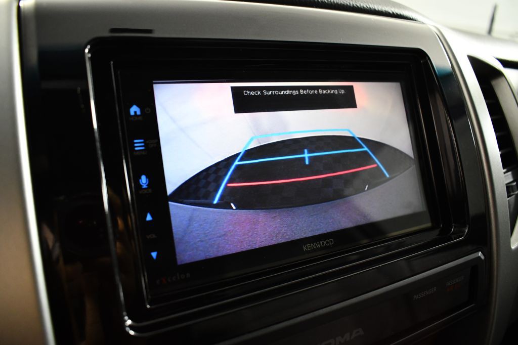 2015 Toyota Tacoma Image 21