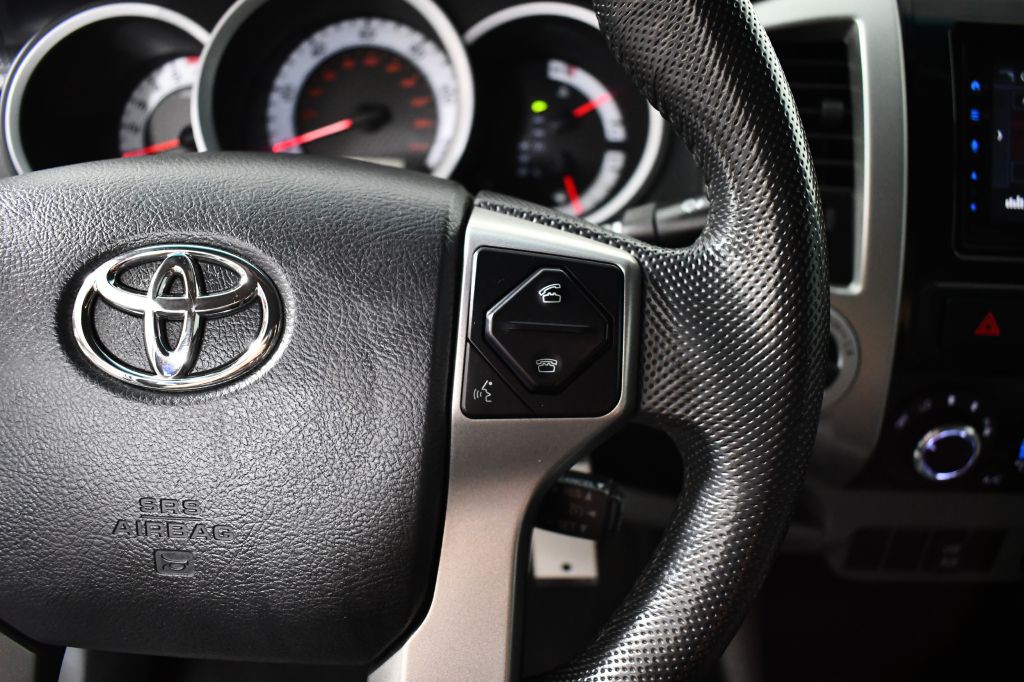 2015 Toyota Tacoma Image 24