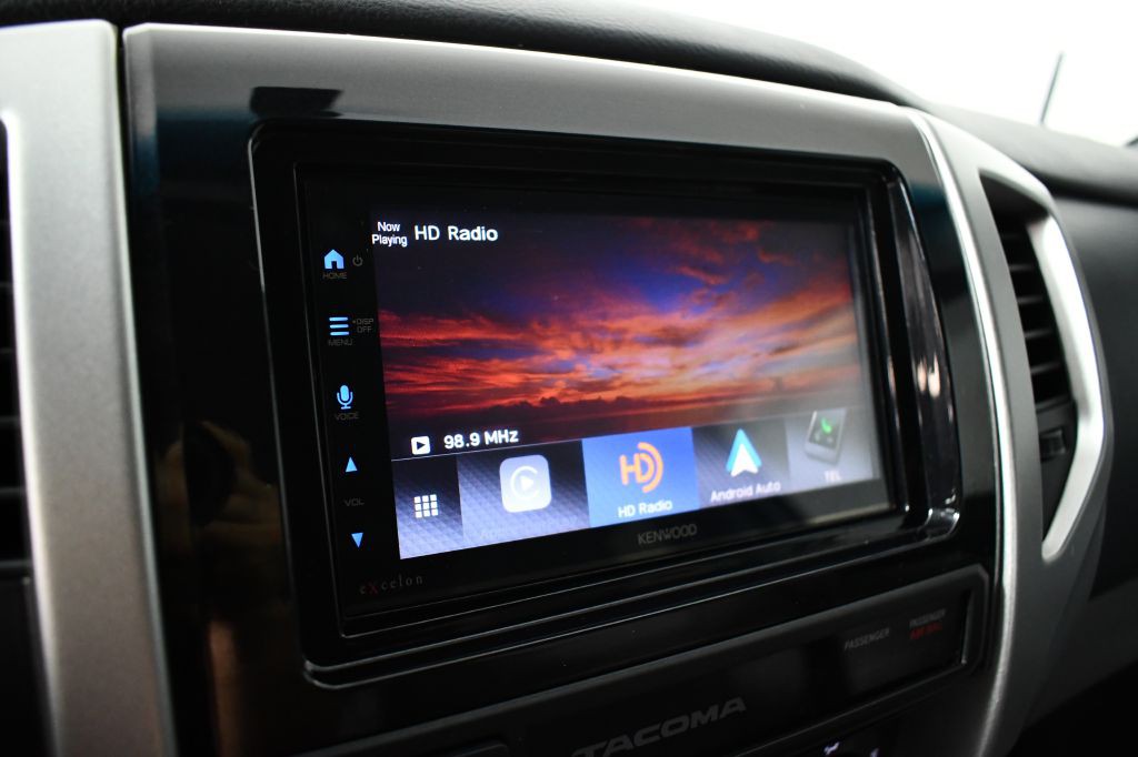 2015 Toyota Tacoma Image 26