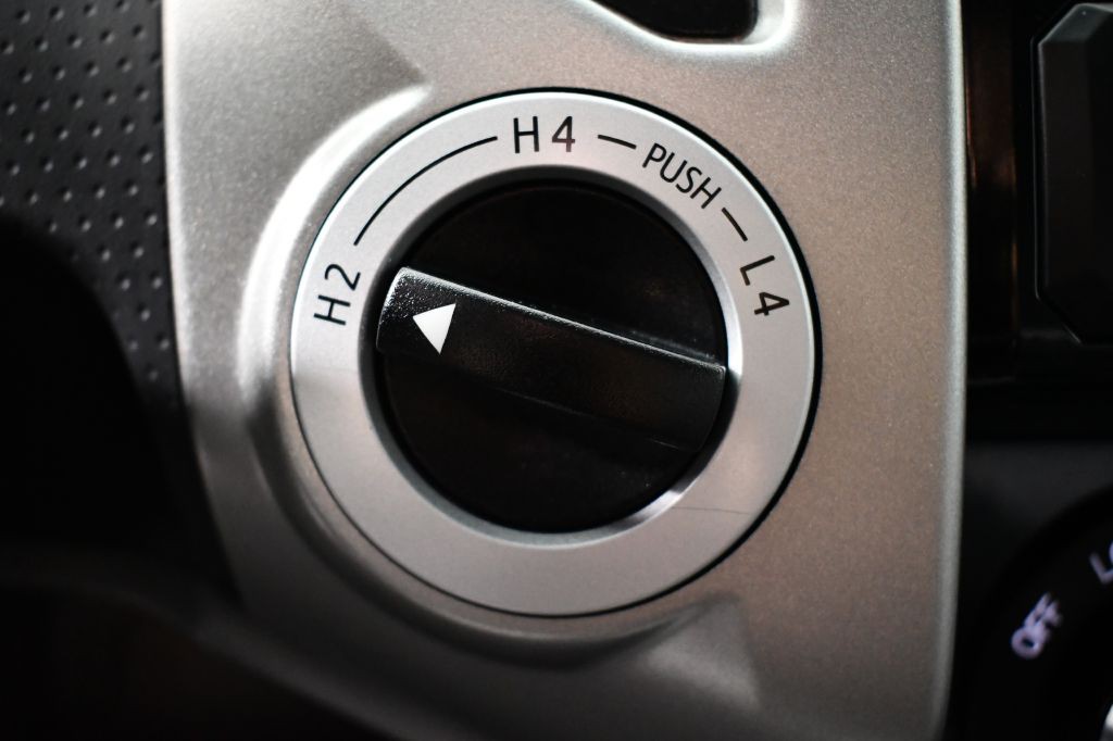 2015 Toyota Tacoma Image 30