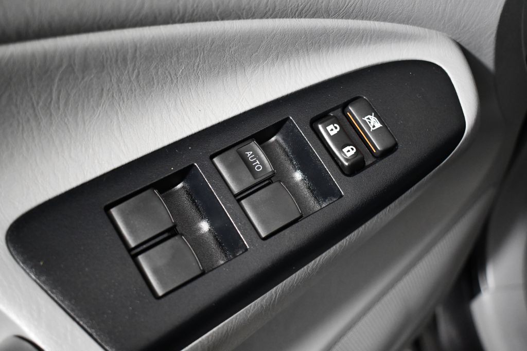 2015 Toyota Tacoma Image 34