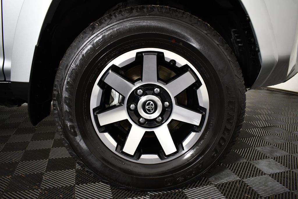 2020 Toyota 4Runner Image 18