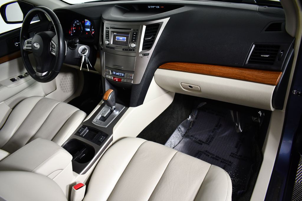 2014 Subaru Outback Image 17