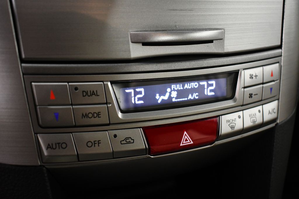 2014 Subaru Outback Image 28