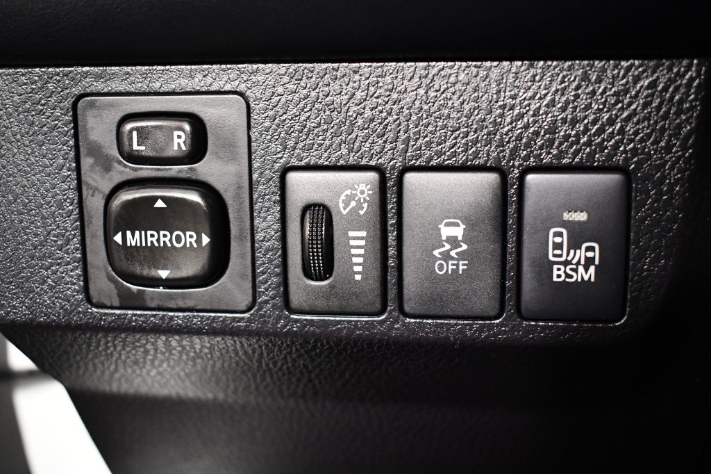 2015 Toyota Rav4 Image 36