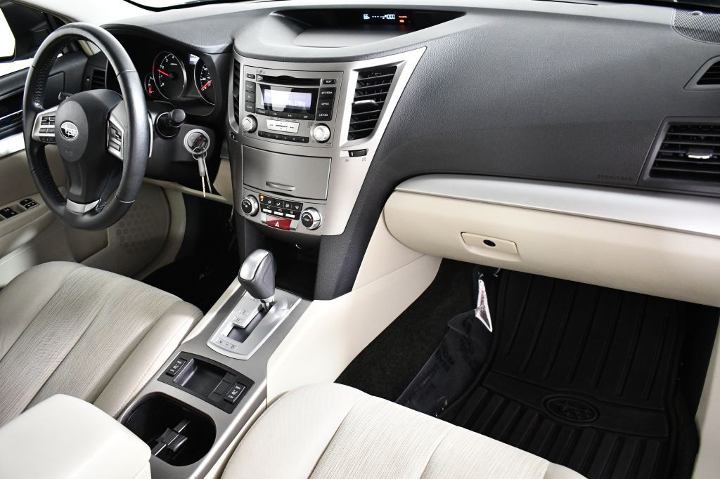 2013 Subaru Outback Image 16