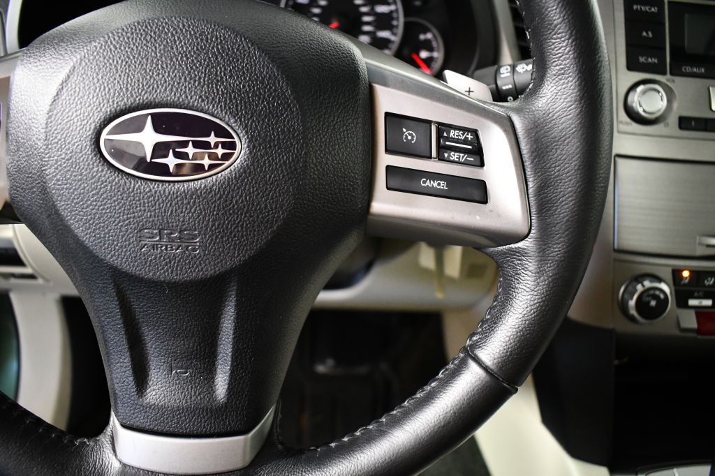 2013 Subaru Outback Image 17