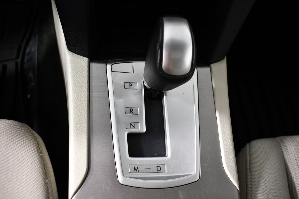 2013 Subaru Outback Image 21