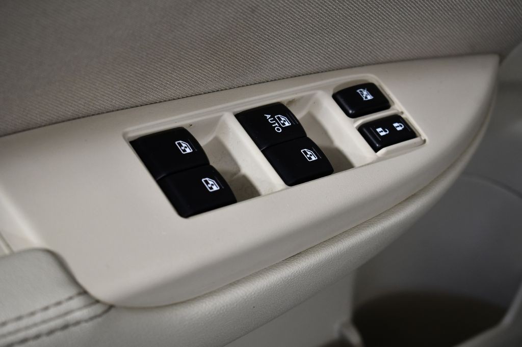 2013 Subaru Outback Image 23