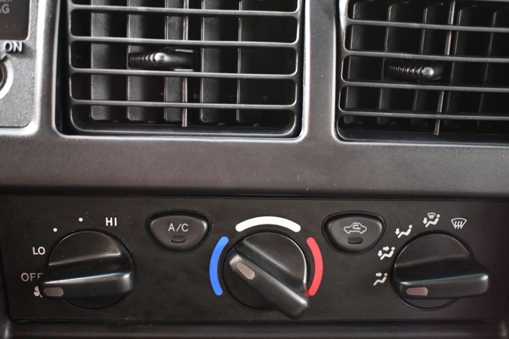 2003 Toyota Tacoma Image 24