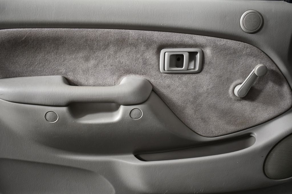 2003 Toyota Tacoma Image 28