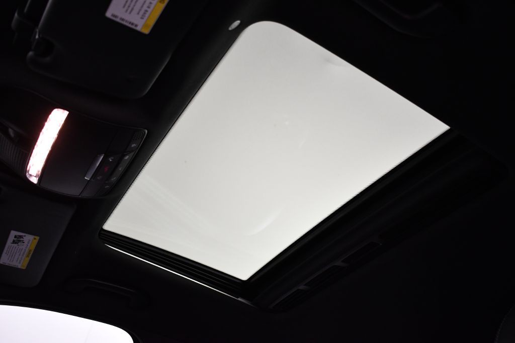 2018 Mercedes-Benz E-Class Image 38