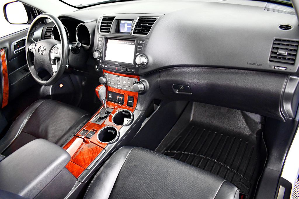 2012 Toyota Highlander Image 16