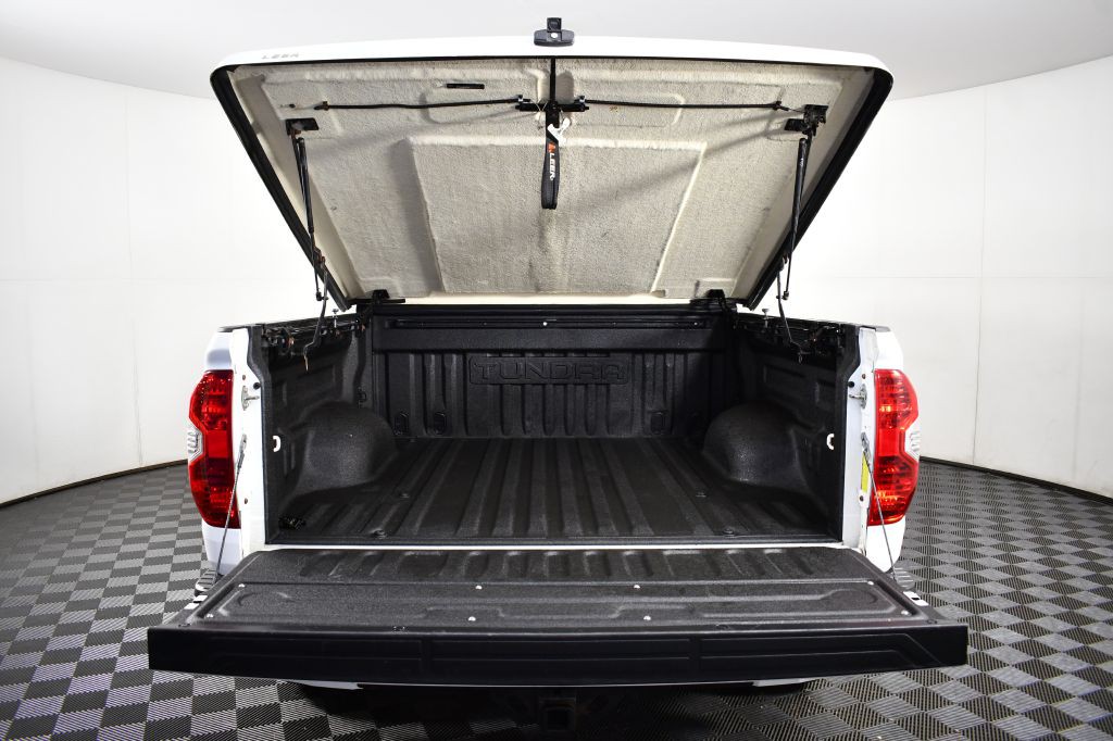 2015 Toyota Tundra Image 9