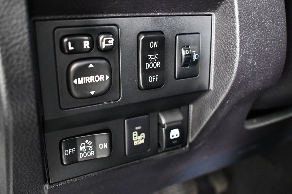 2015 Toyota Tundra Image 22