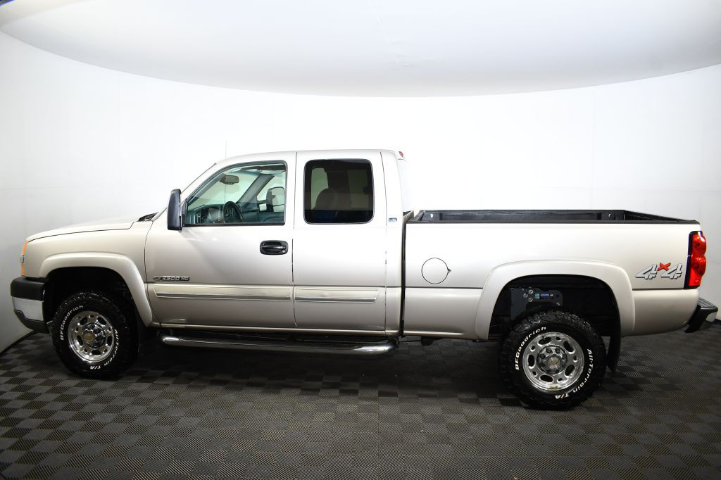 2004 Chevrolet Silverado 1500 Image 10