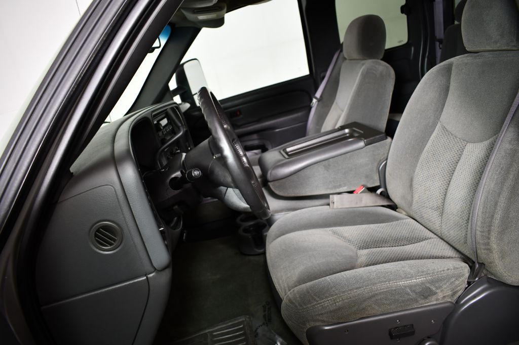 2004 Chevrolet Silverado 1500 Image 16