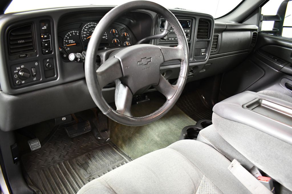 2004 Chevrolet Silverado 1500 Image 17