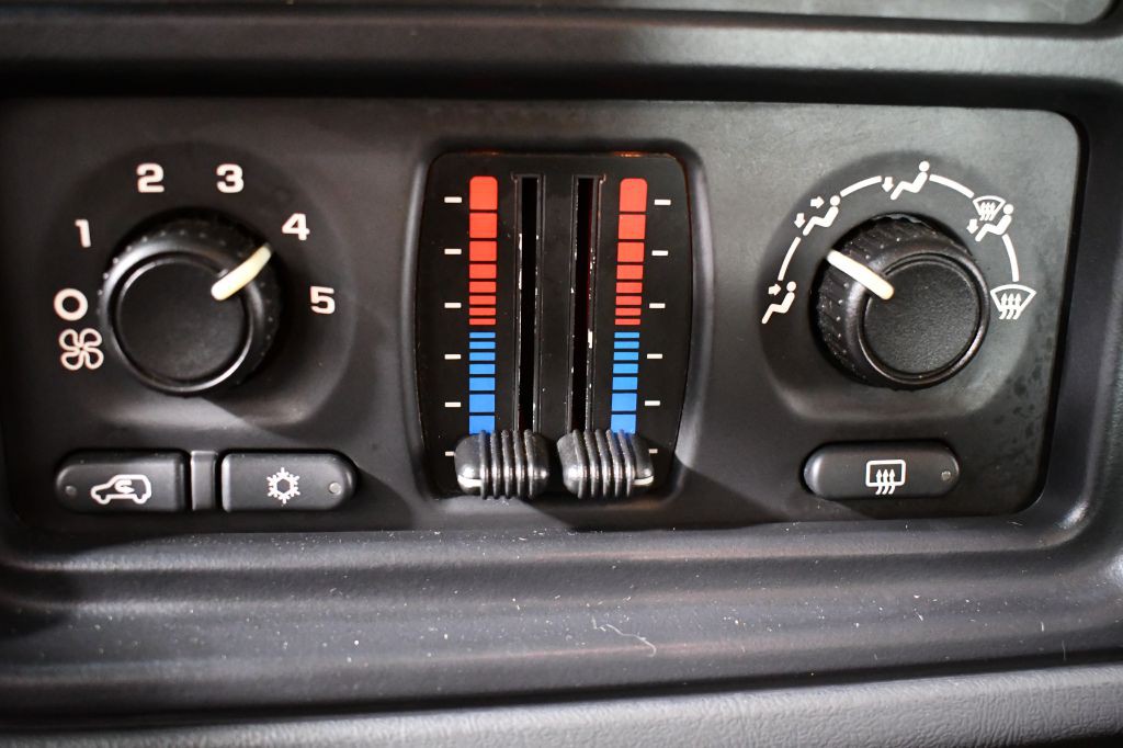 2004 Chevrolet Silverado 1500 Image 24