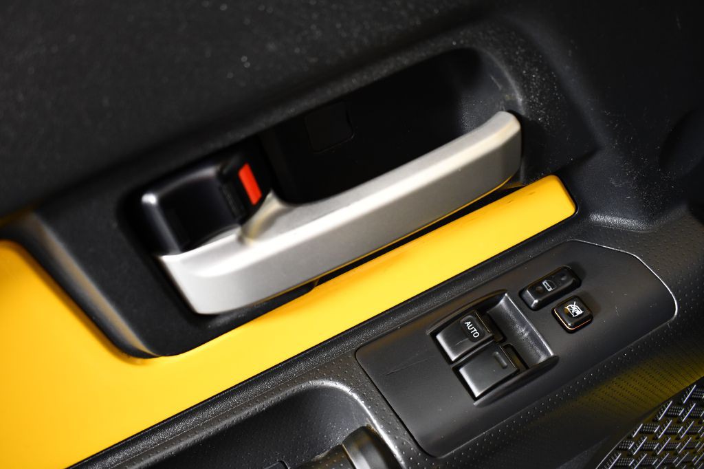 2007 Toyota FJ Cruiser Image 32