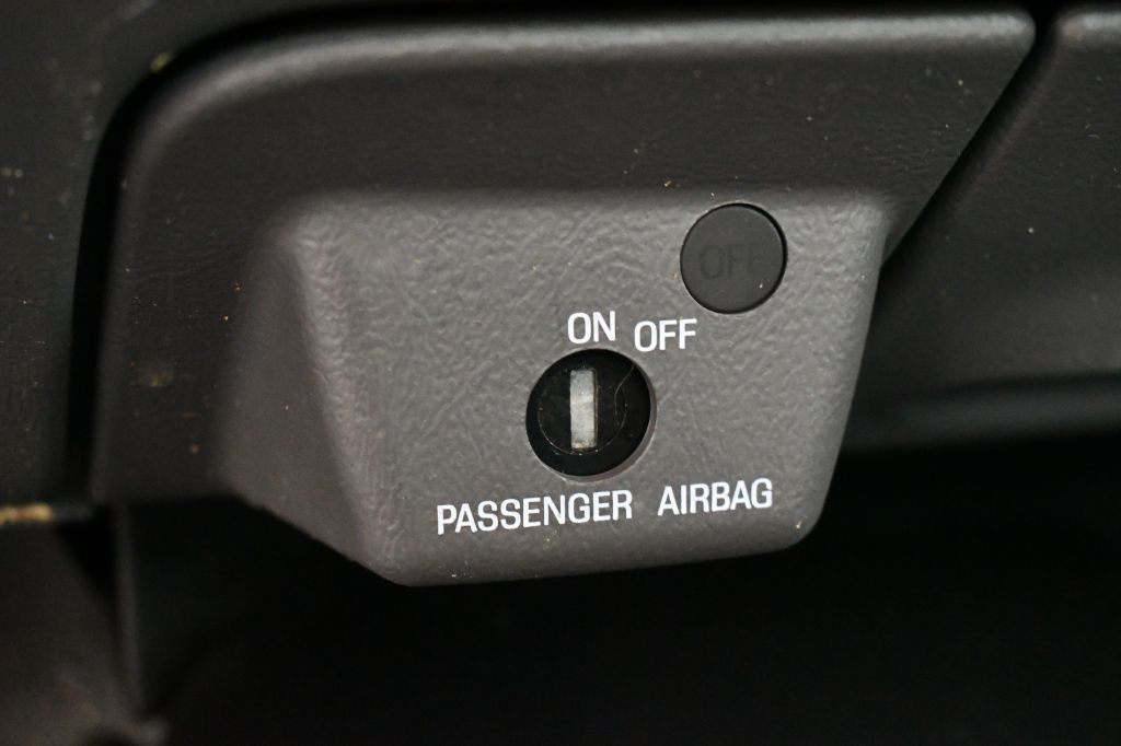 2003 Mazda B-Series Image 26