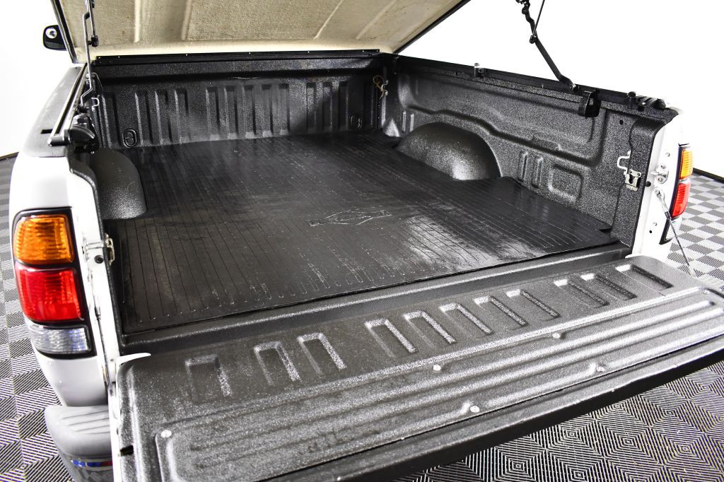 2000 Toyota Tundra Image 13