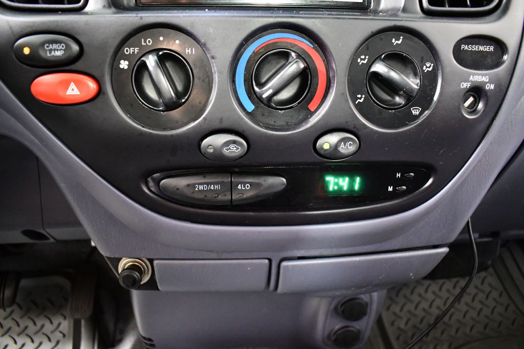 2000 Toyota Tundra Image 32