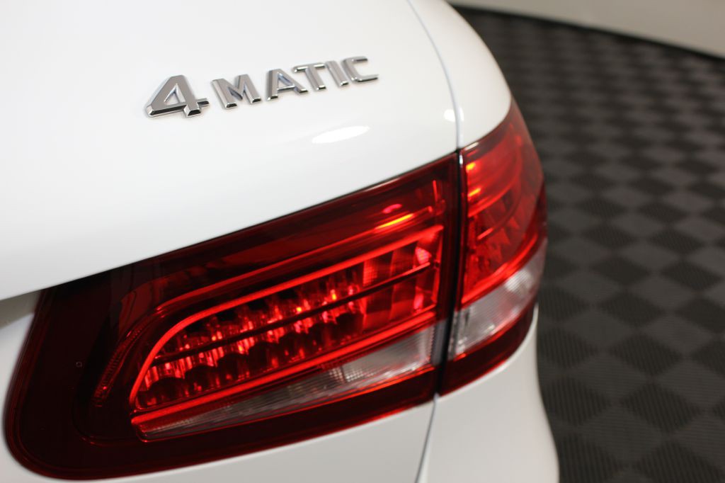 2016 Mercedes-Benz GLC-Class Image 10