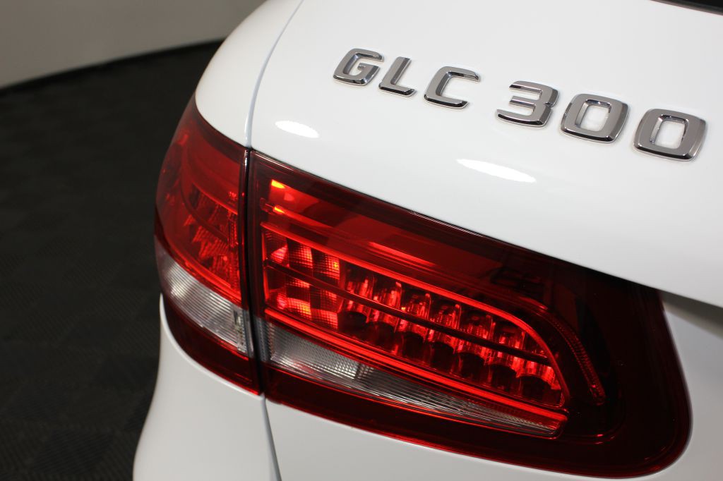 2016 Mercedes-Benz GLC-Class Image 11