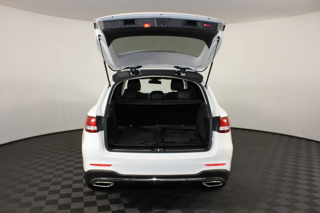 2016 Mercedes-Benz GLC-Class Image 16