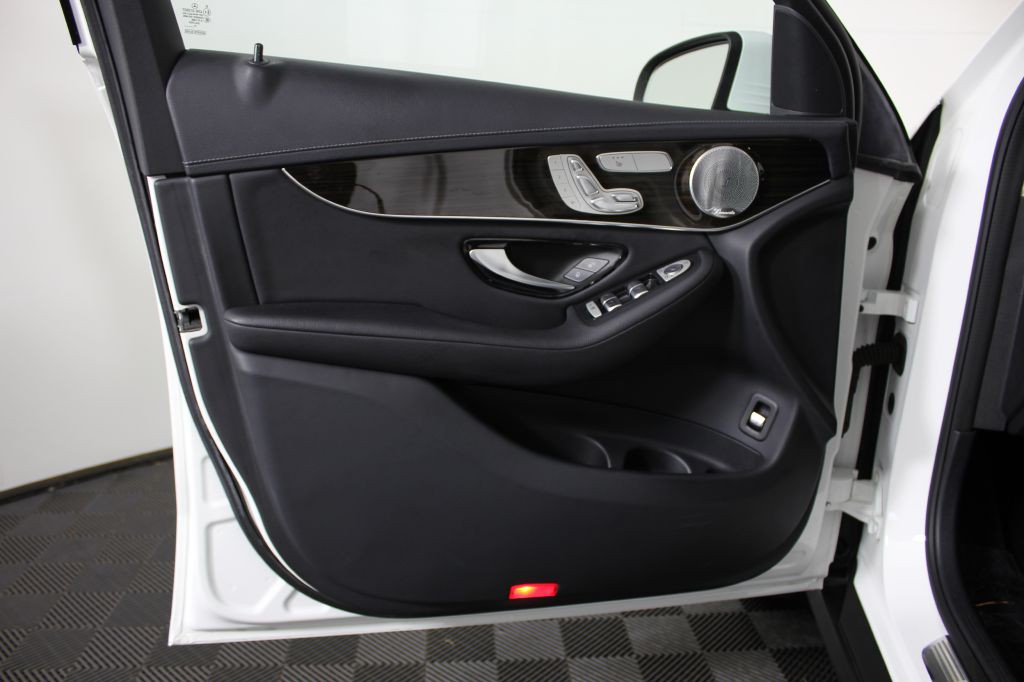 2016 Mercedes-Benz GLC-Class Image 22