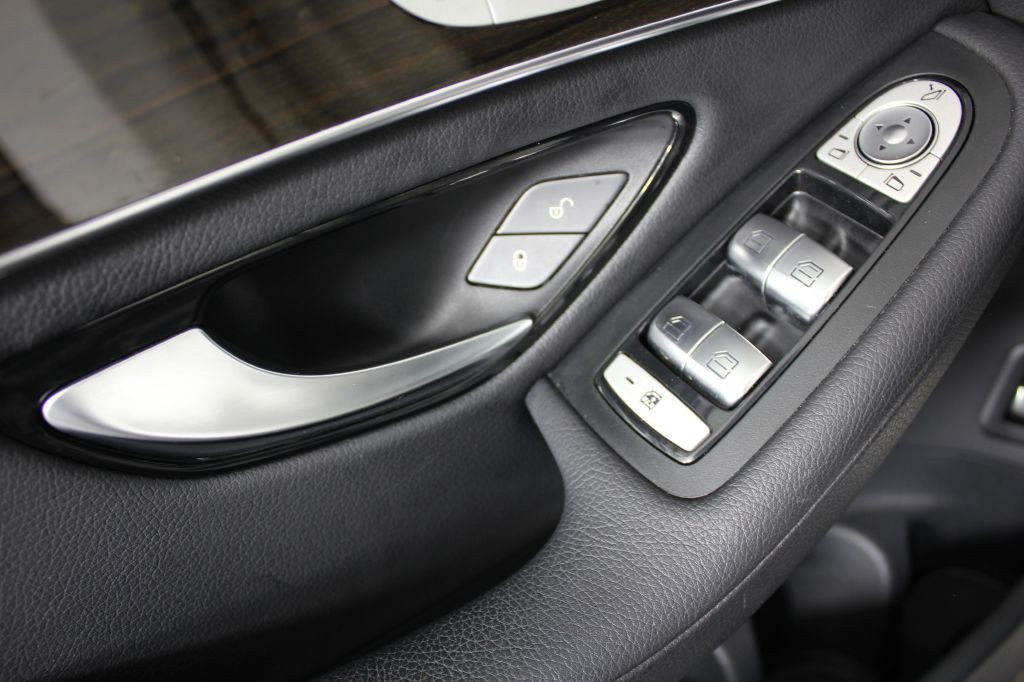 2016 Mercedes-Benz GLC-Class Image 23