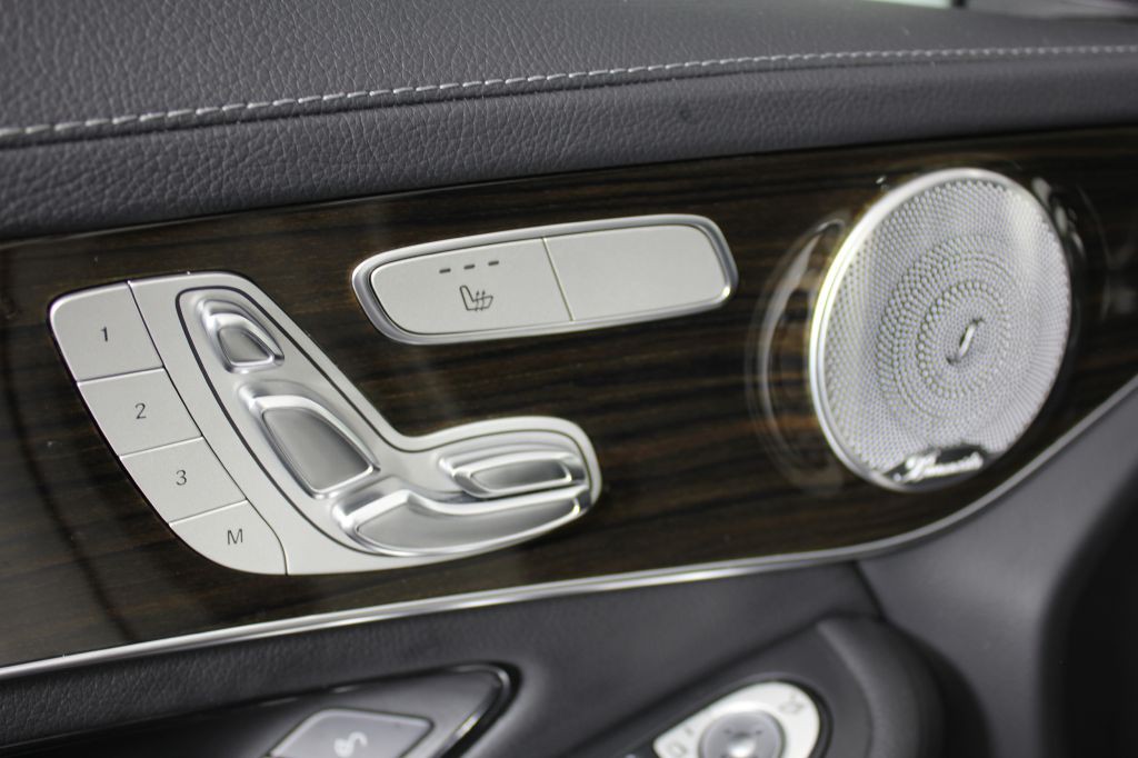 2016 Mercedes-Benz GLC-Class Image 24